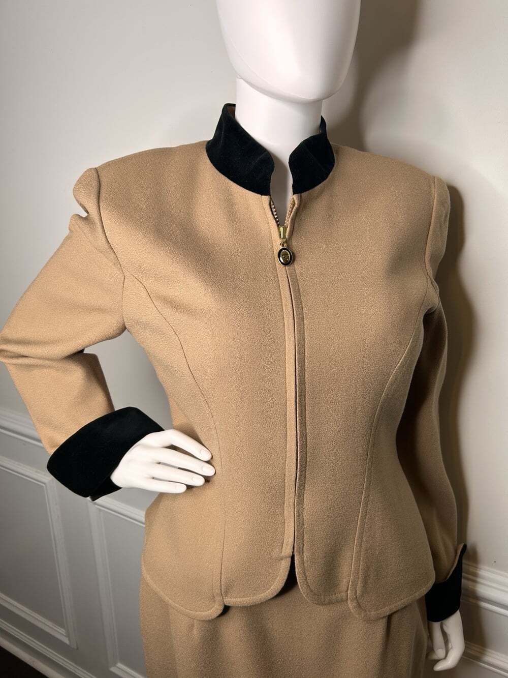 Vintage Christian Dior Women’s 2pc. Suit, Tan, With Blk. Trim, Sz.12, Circa 90’s - Picture 7 of 16